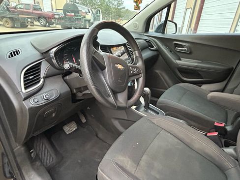 Used 2018 Chevrolet Trax LS w/ LPO, Cargo Package image 10
