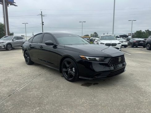 Used 2025 Honda Accord Sport image 3