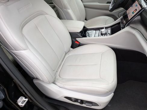 Certified 2023 Jeep Grand Cherokee L Overland image 32