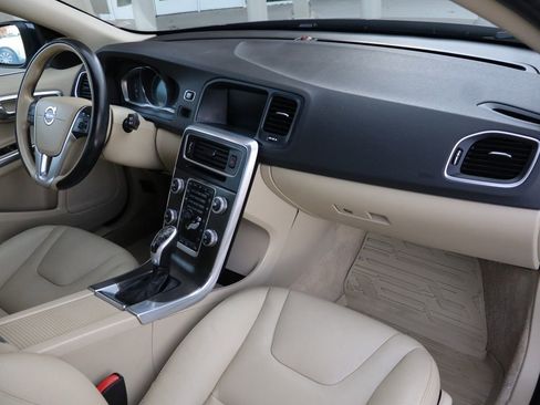 Used 2015 Volvo V60 T5 Premier image 16