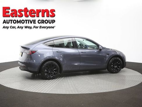 Used 2022 Tesla Model Y Long Range AWD/4WD image 39