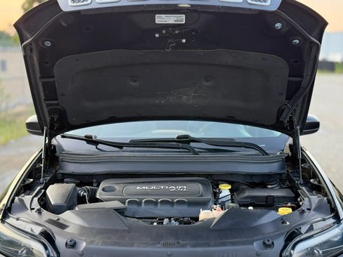 Used 2019 Jeep Cherokee Latitude Plus FWD image 29