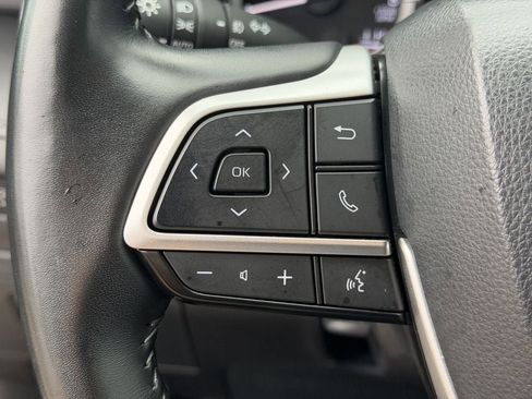 Used 2024 Toyota Highlander LE FWD image 24