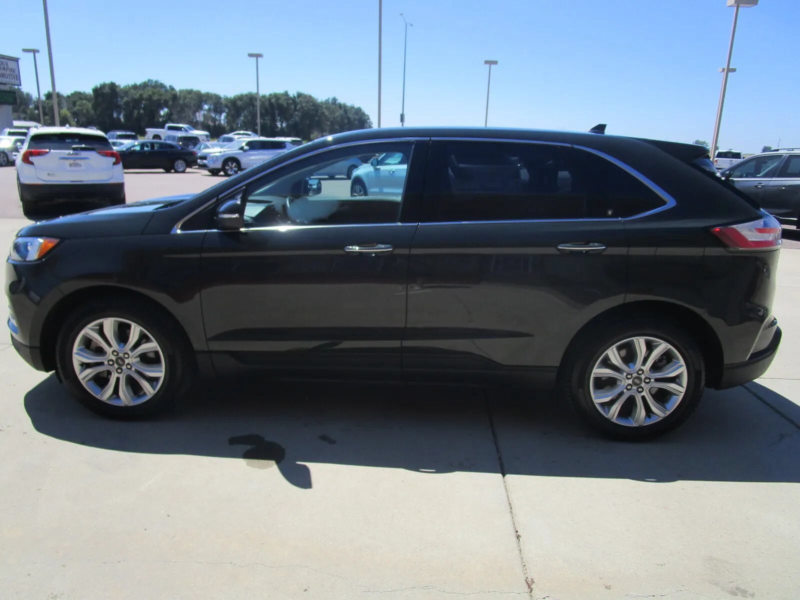 Used 2023 Ford Edge Titanium w/ Cargo Accessory Package AWD/4WD image 6