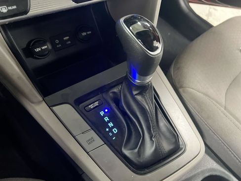 Used 2019 Hyundai Elantra SE FWD image 16