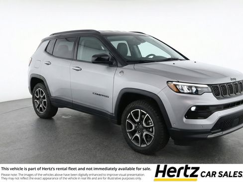 Used 2025 Jeep Compass Trailhawk AWD/4WD image 1