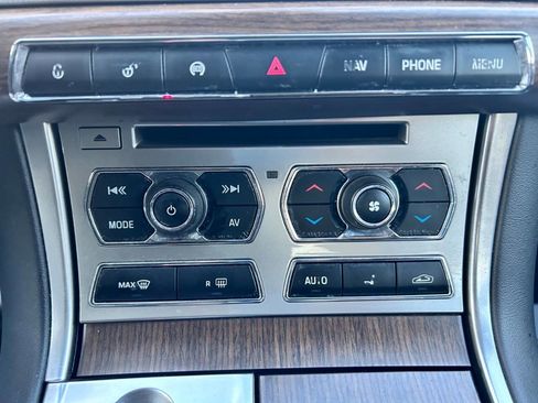 Used 2013 Jaguar XF 3.0 image 22