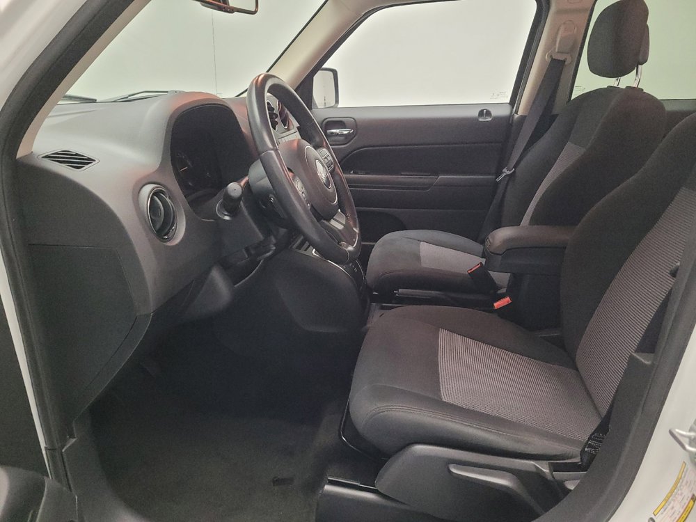 Used 2015 Jeep Patriot Latitude w/ All Weather Capability Group AWD/4WD image 17