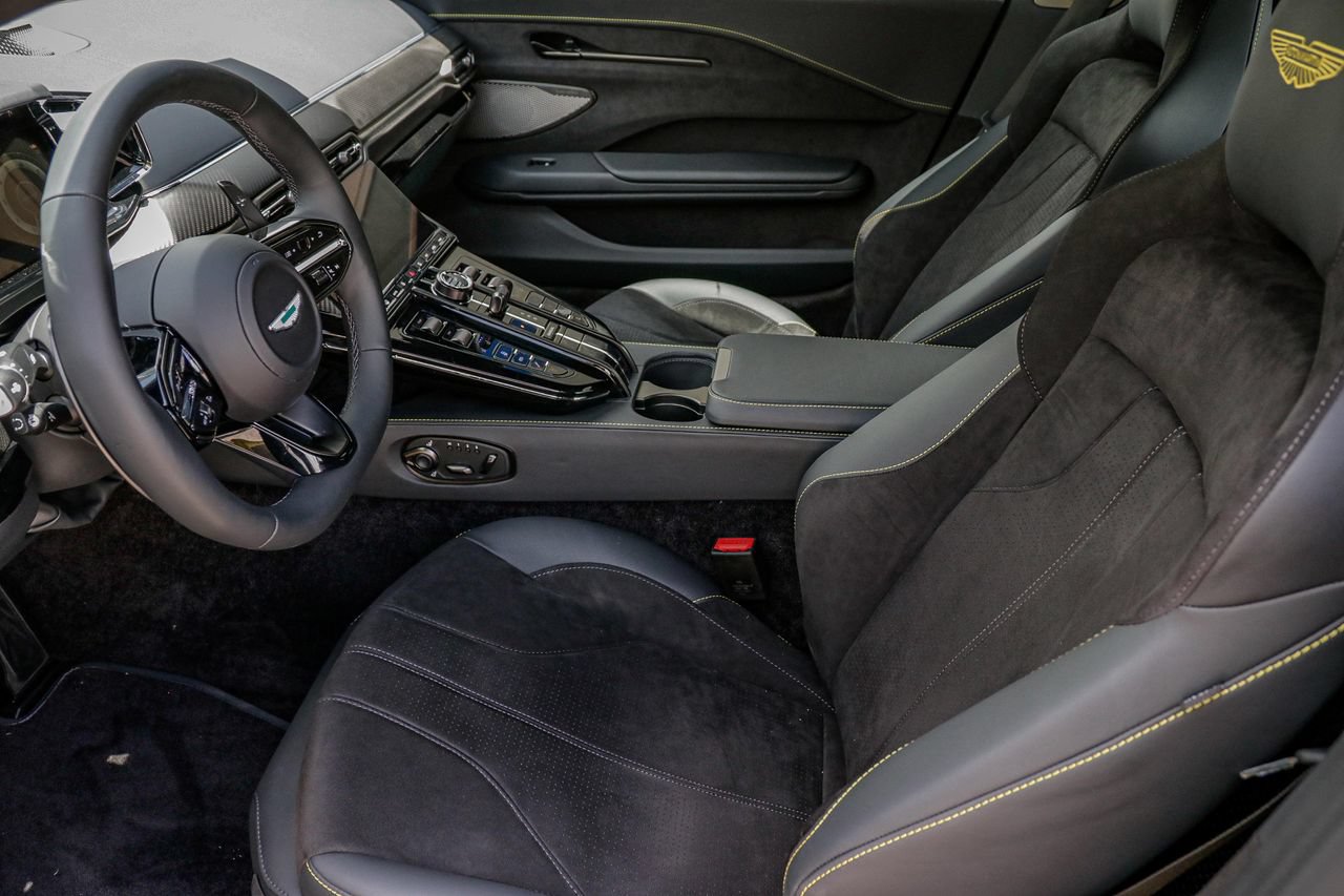 Used 2025 Aston Martin V8 Vantage Coupe RWD image 17
