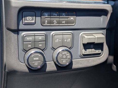 New 2026 Chevrolet Suburban High Country AWD/4WD image 14