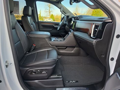 Used 2025 GMC Sierra 3500 Denali w/ Denali Reserve Package image 35