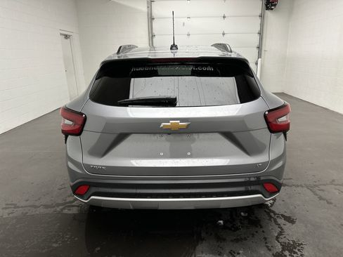 Used 2025 Chevrolet Trax LT w/ LT Convenience Package image 7