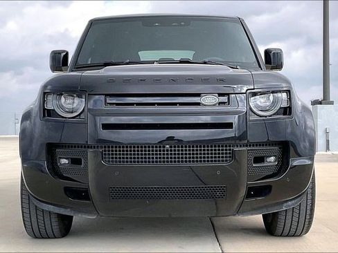 Used 2025 Land Rover Defender 110 X-Dynamic SE image 3