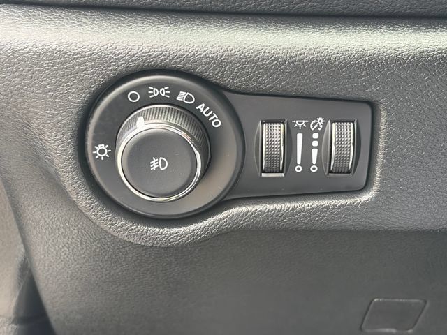 Used 2025 Chrysler Pacifica Limited FWD image 62