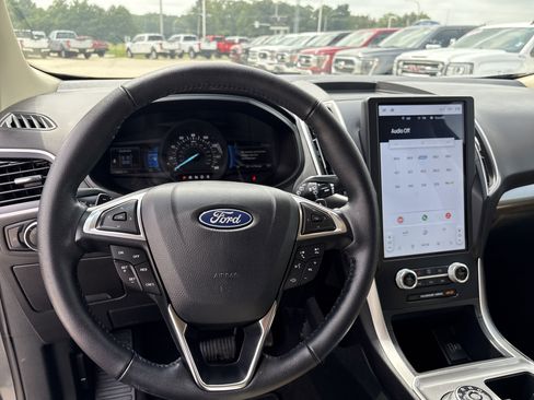 Used 2024 Ford Edge SEL w/ Class II Trailer Tow Package image 13