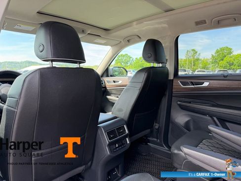 Used 2025 Volkswagen Atlas SEL Premium R-Line image 11