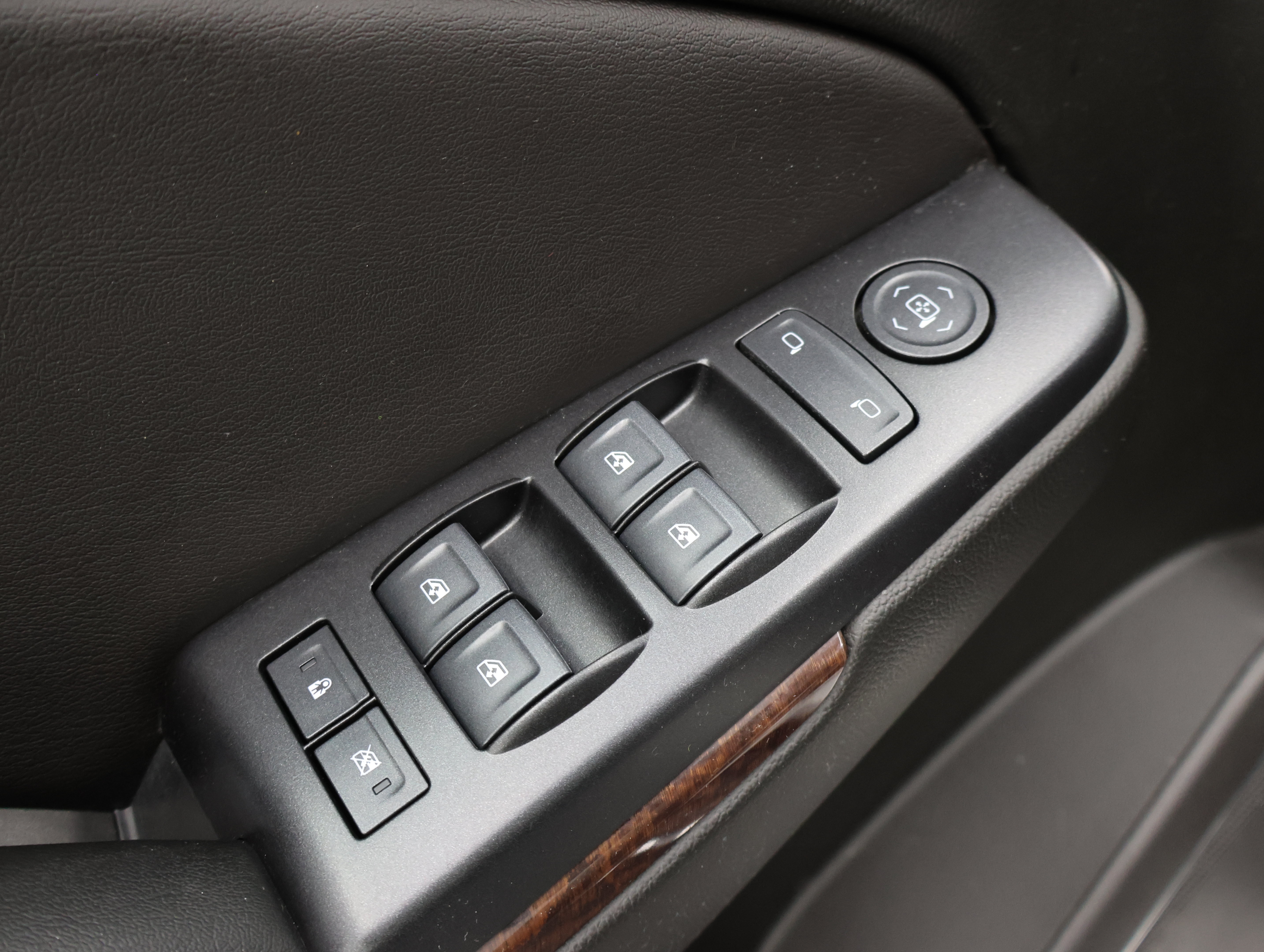 Used 2018 GMC Yukon SLE w/ SLE Value Package AWD/4WD image 41