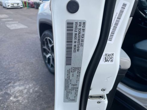 Used 2025 Jeep Compass Limited image 29