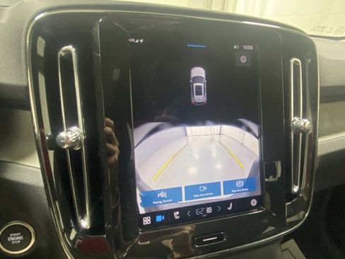 Used 2025 Volvo XC40 B5 Core image 26