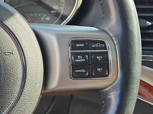 Used 2013 Jeep Grand Cherokee Overland w/ Advance Technology Group AWD/4WD image 36