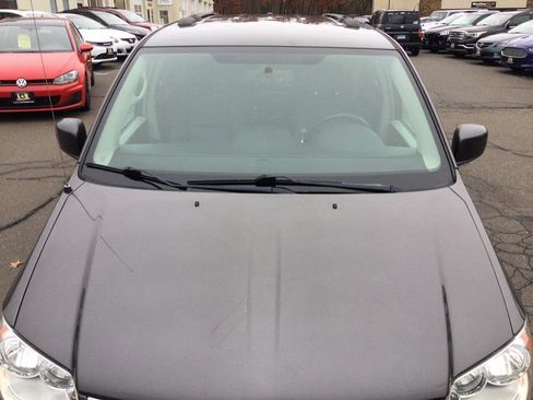 Used 2015 Chrysler Town & Country Touring w/ Driver Convenience Group image 9