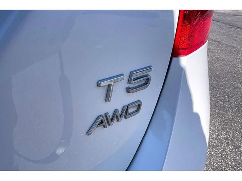 Used 2016 Volvo V60 T5 Cross Country w/ Convenience Package image 9