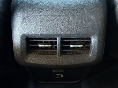 Used 2023 Chevrolet Equinox LT FWD image 19