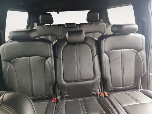 Used 2024 Jeep Wagoneer Series II w/ Flexible Seating Group image 13