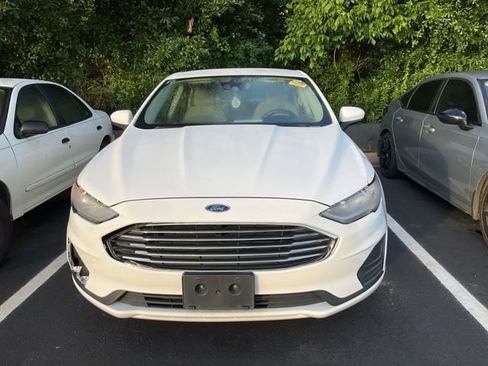 Used 2019 Ford Fusion SE FWD image 12