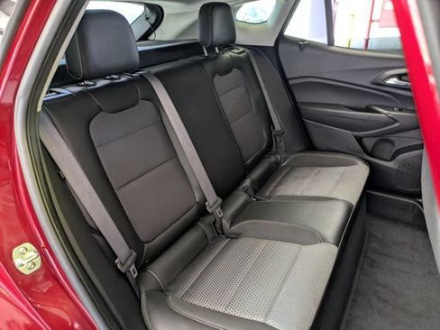 Used 2025 Chevrolet Trax LT w/ LT Convenience Package FWD image 27