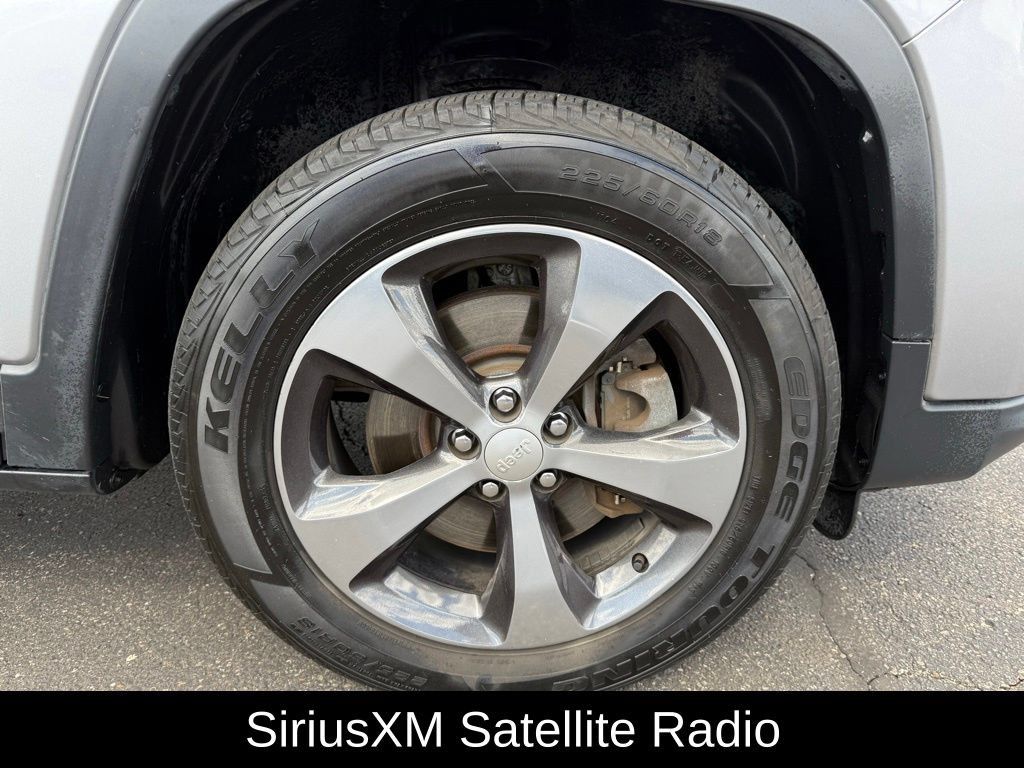 Used 2019 Jeep Cherokee Limited AWD/4WD image 9