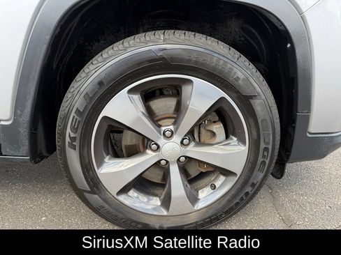 Used 2019 Jeep Cherokee Limited AWD/4WD image 9
