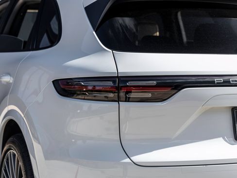 Certified 2023 Porsche Cayenne Platinum Edition AWD/4WD image 13