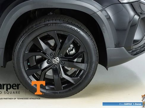 Used 2023 Volkswagen Taos SE w/ Panoramic Sunroof Package image 14