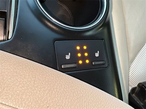 Certified 2019 Toyota Camry XLE image 29