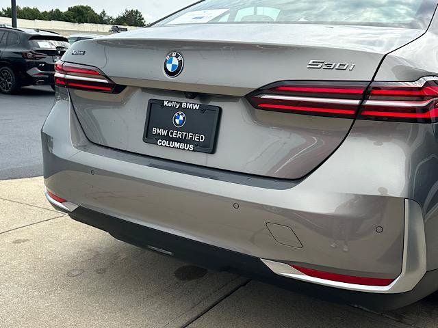 Used 2024 BMW 530i xDrive w/ Premium Package AWD/4WD image 10