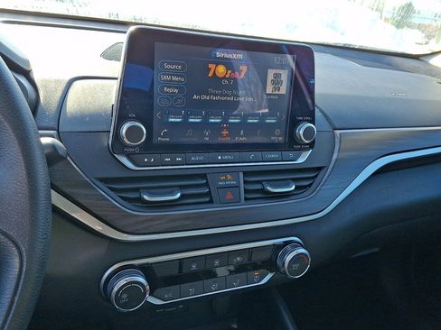 Used 2024 Nissan Altima 2.5 SV image 27