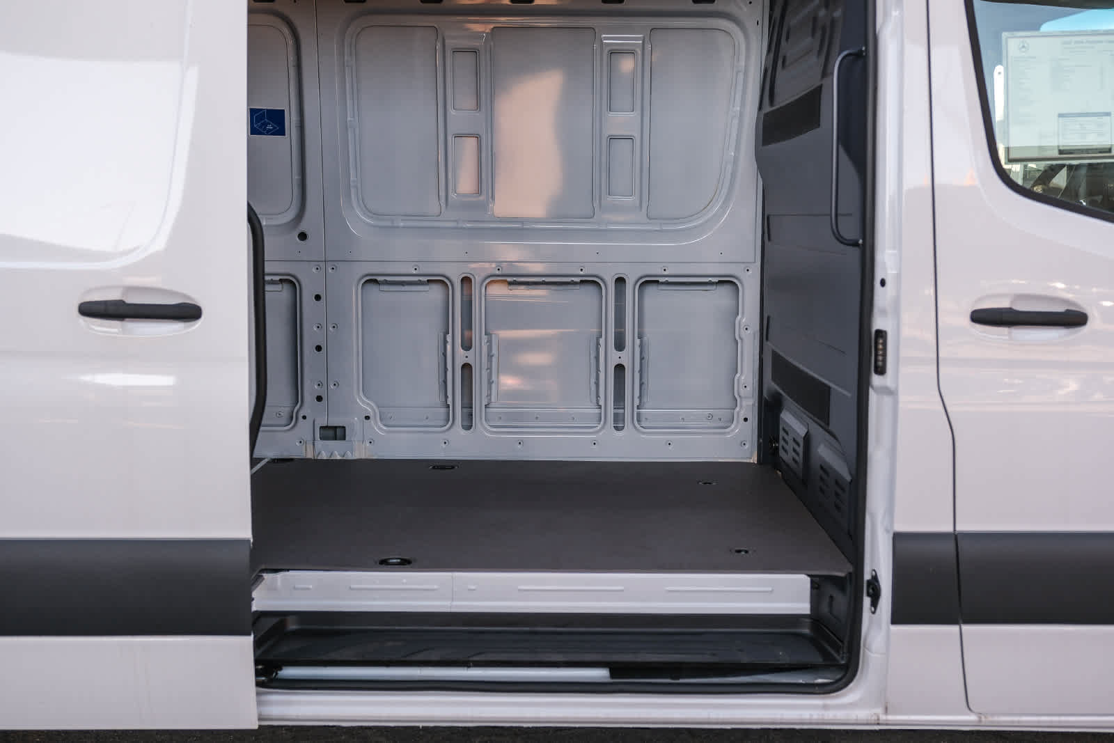 New 2025 Mercedes-Benz eSprinter 170 Cargo image 16