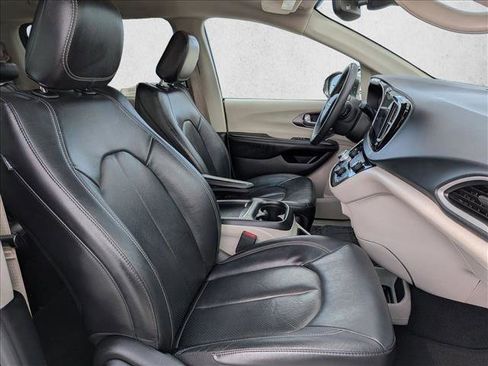 Used 2022 Chrysler Pacifica Touring-L FWD image 20