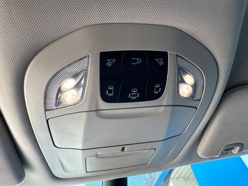Used 2024 Chrysler Pacifica Touring-L FWD image 23