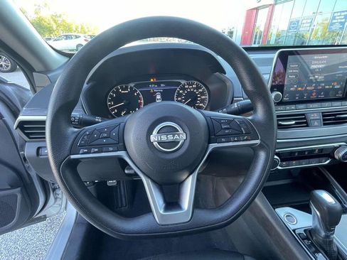 Used 2024 Nissan Altima 2.5 SV image 19