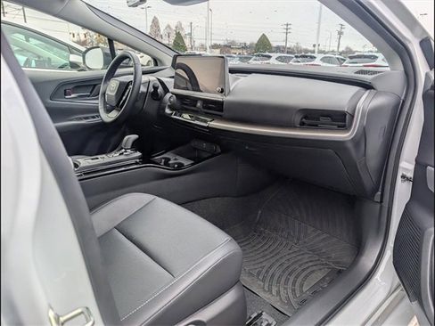 Used 2024 Toyota Prius XLE image 20