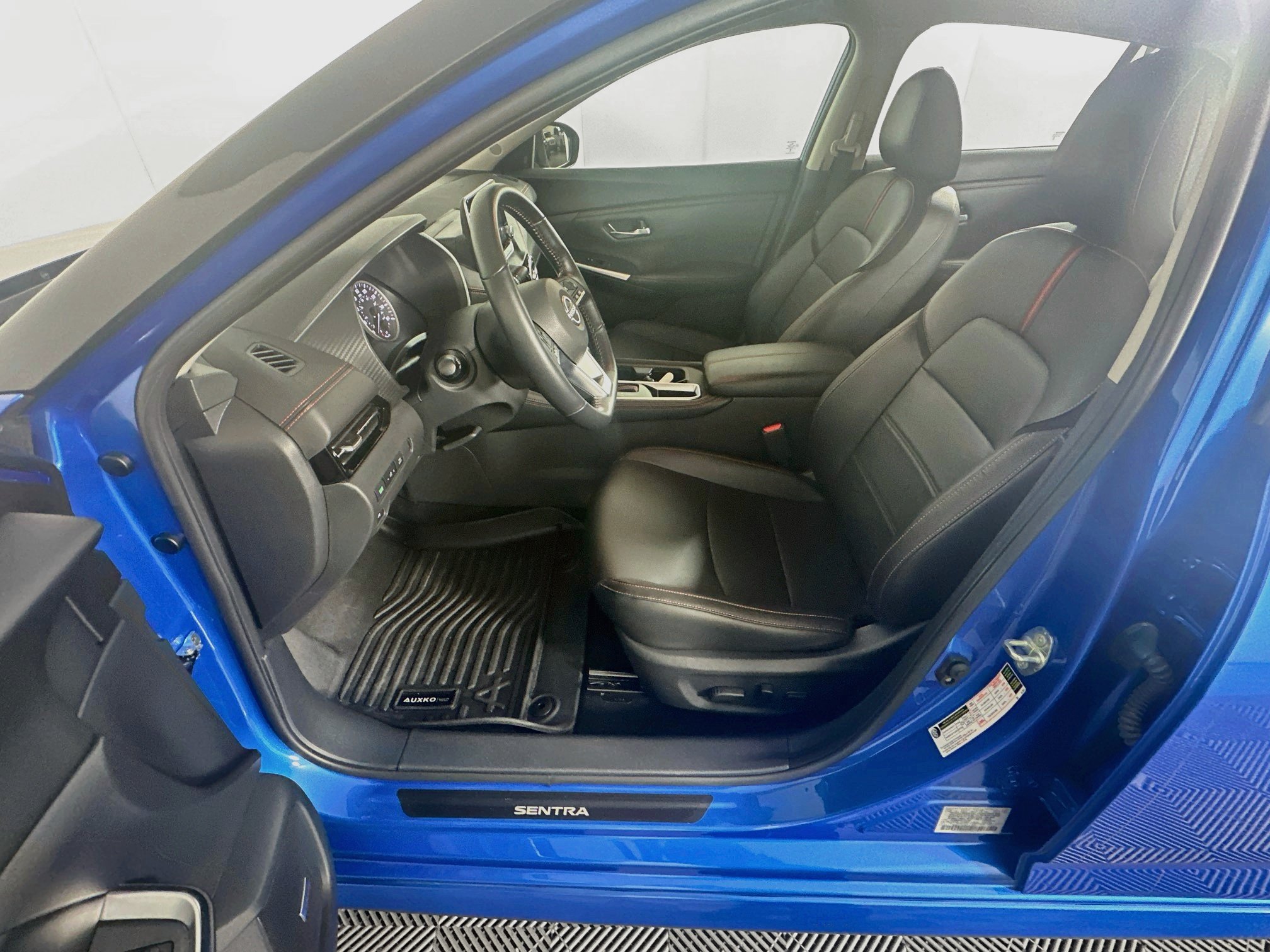 Used 2025 Nissan Sentra SR w/ SR Premium Package FWD image 13