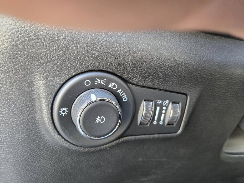 Used 2023 Jeep Compass Trailhawk w/ Trailhawk Elite Group AWD/4WD image 19