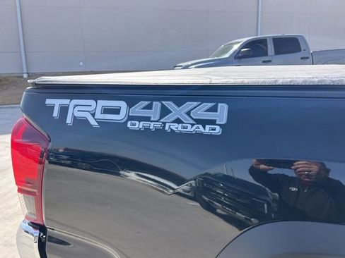 Used 2019 Toyota Tacoma TRD Off-Road image 3