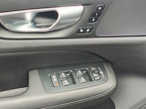 Certified 2025 Volvo V60 B5 Cross Country Plus image 9
