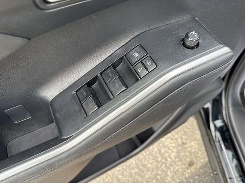 Used 2023 Toyota Highlander XLE image 23