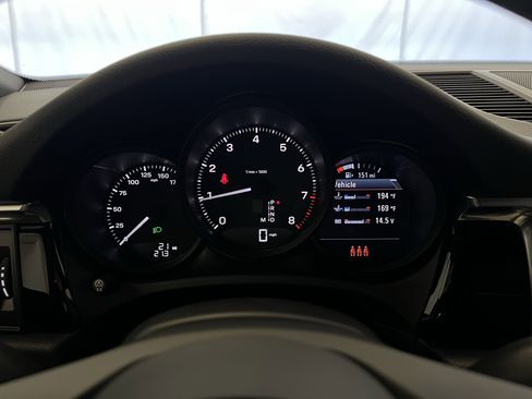 Used 2025 Porsche Macan image 21