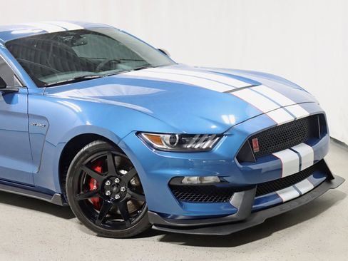 Used 2019 Ford Mustang Shelby GT350R w/ GT350R Equipment Group 920A RWD image 2