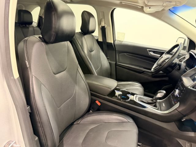 Used 2018 Ford Edge Titanium w/ Equipment Group 301A AWD/4WD image 30